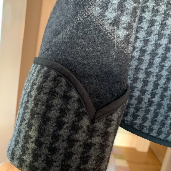 Ryan Roberts Gray and Black Wool Blazer. - Picture 4 of 5